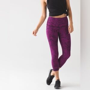 Lululemon Wunder Under Crop 21" (Hi-Rise)
Antique Paisley Deep Fuschia Black 4